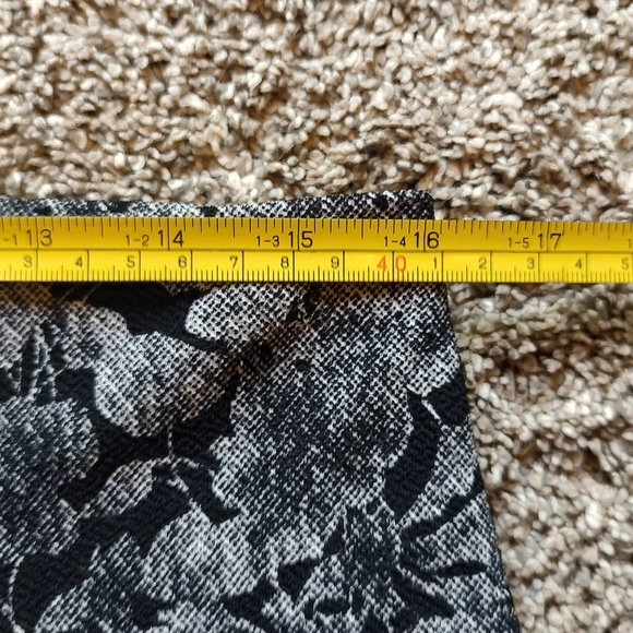 💥 3/$20 LuLaRoe Medium Black Floral Leaf Designl Skirt! - Picture 7 of 11